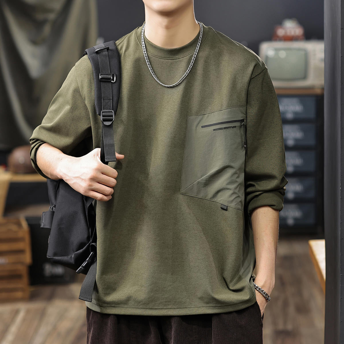 立体パッチポケット付 長袖Tシャツ(1Color)250698