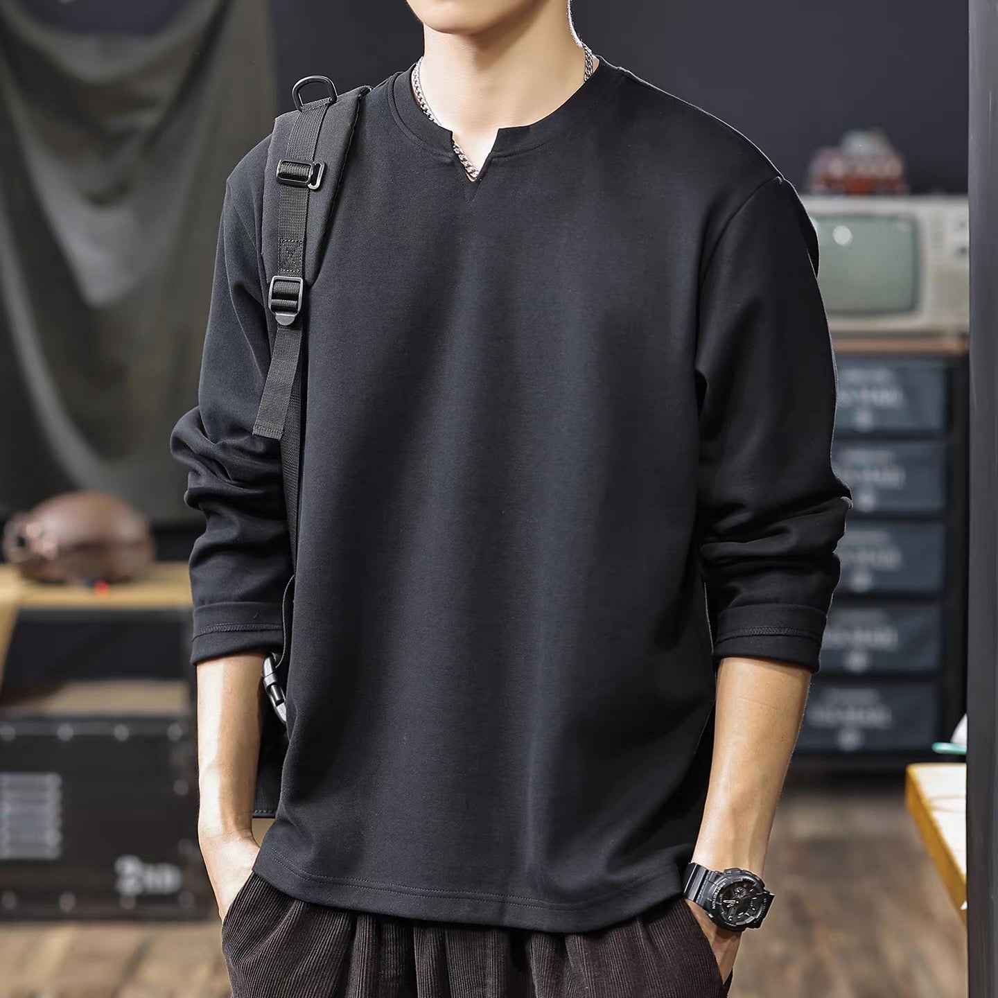 V字カット シンプル 長袖Tシャツ(2Colors)250726