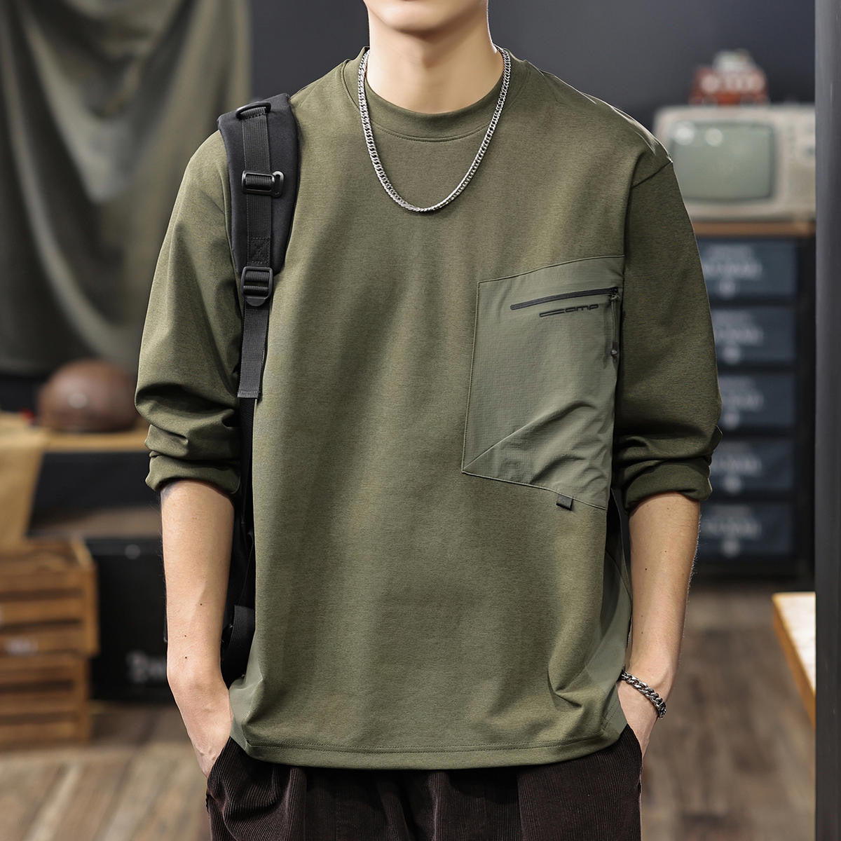 立体パッチポケット付 長袖Tシャツ(1Color)250698