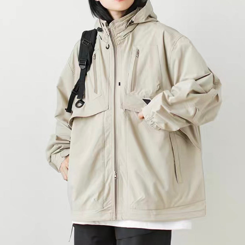 フード収納可能 マルチポケット付 機能性ジャケット(2Colors)240565