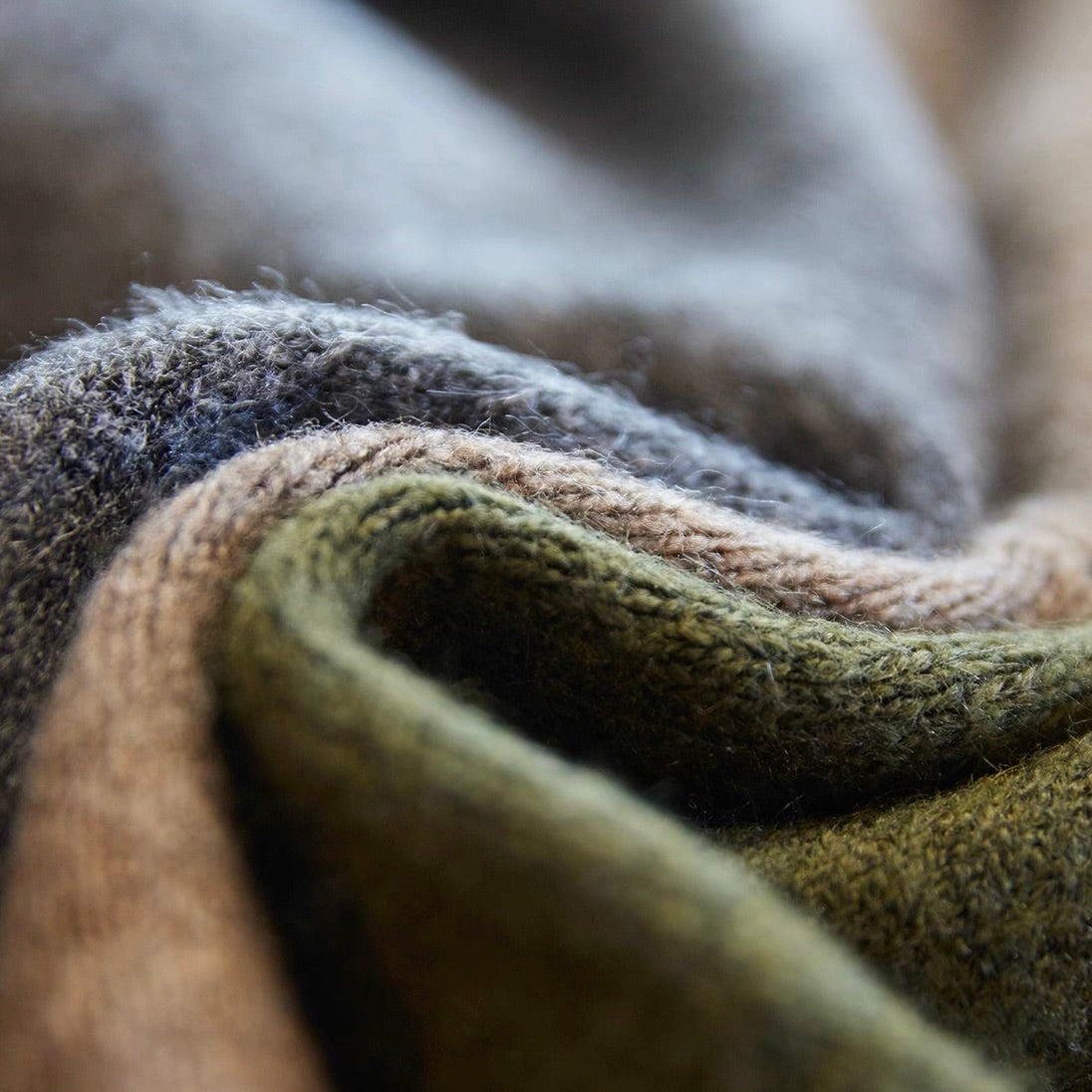 ヘビーウェイト ポロカラーセーター(3Colors)250908