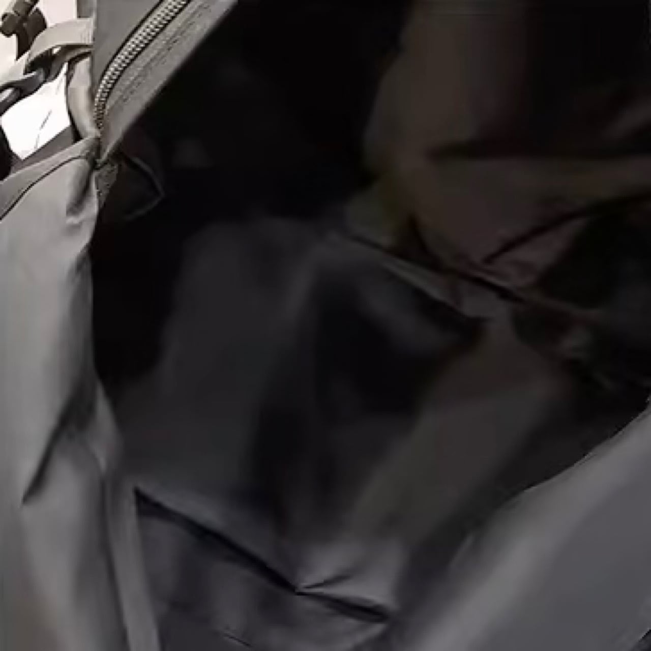 大容量 ワンポイントロゴ メッセンジャーバッグ(1Color)- F204