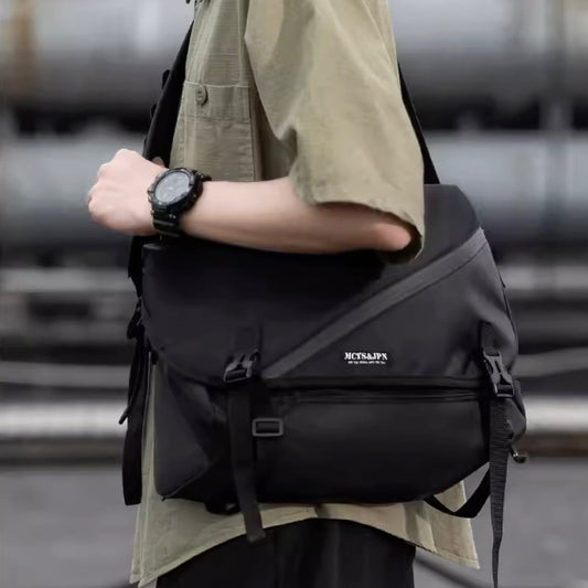 多機能 大容量 メッセンジャーバッグ(1Color)- F203