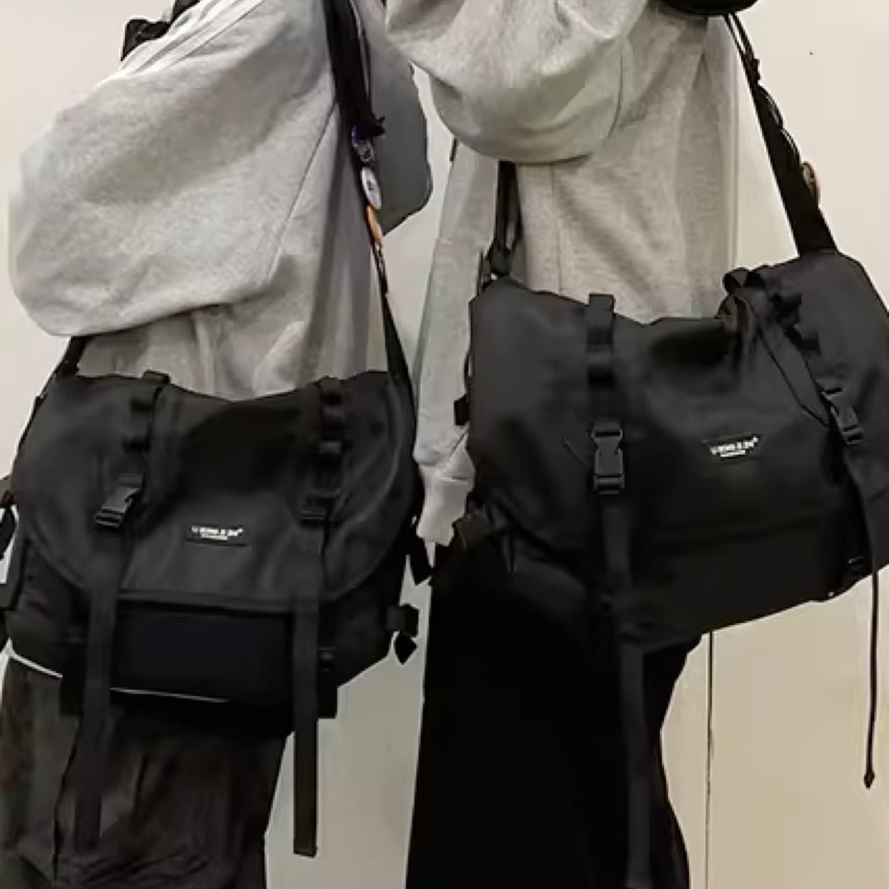 ポーチ付 防水 大容量ショルダーバッグ(1Color)- F205