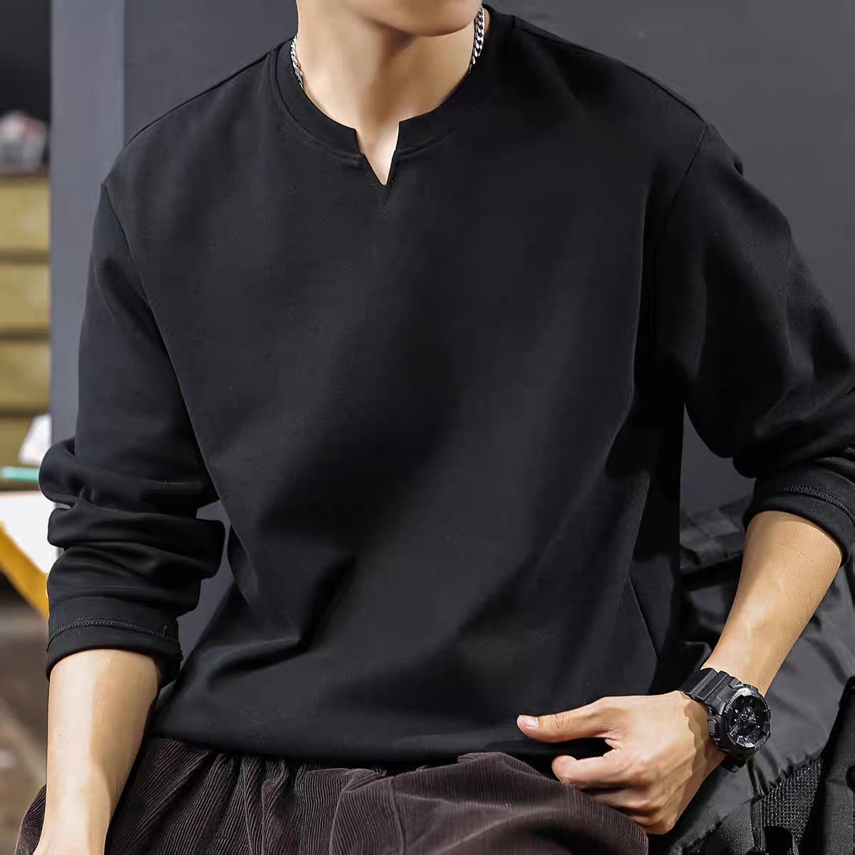 V字カット シンプル 長袖Tシャツ（2Colors）250726