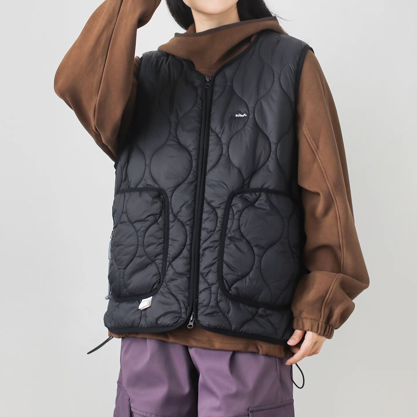 Vネック ビッグポケット付 ダウンベスト（2Colors）250985