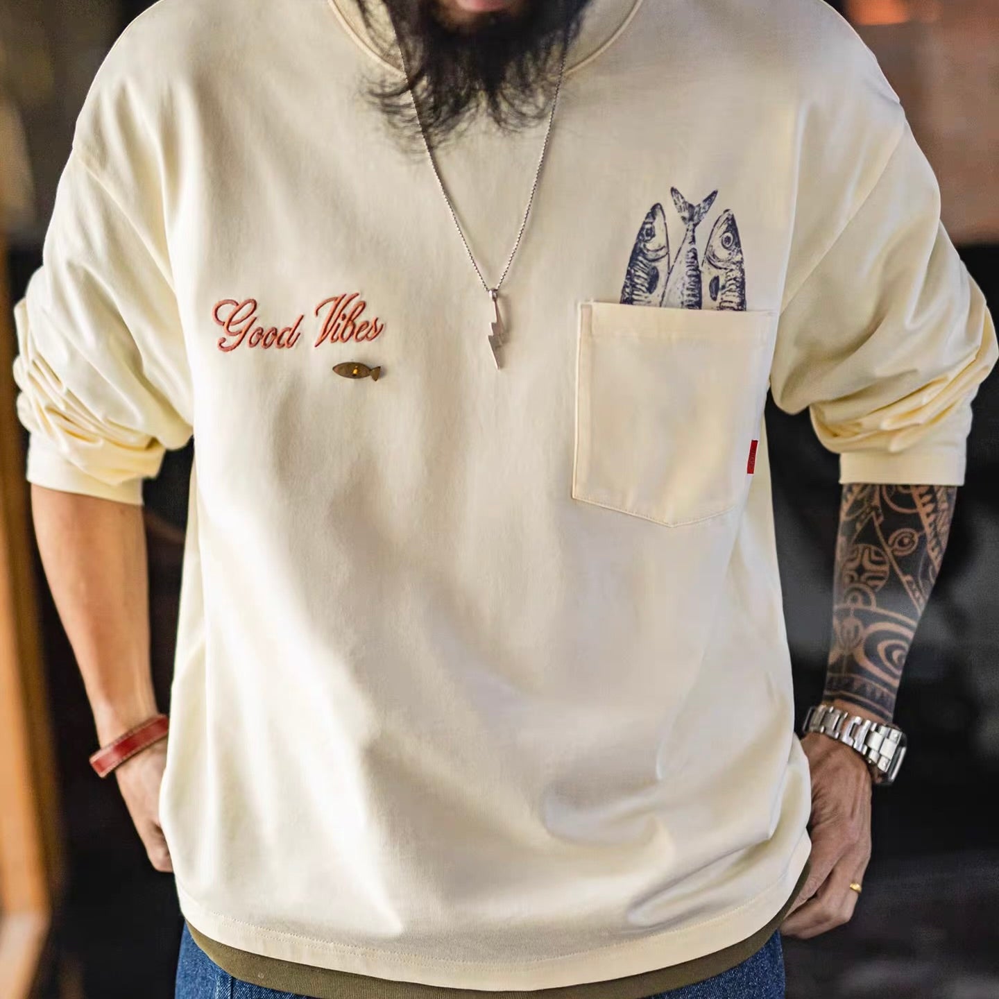 刺繍 胸ポケット付 プリントTシャツ（1Color）260181