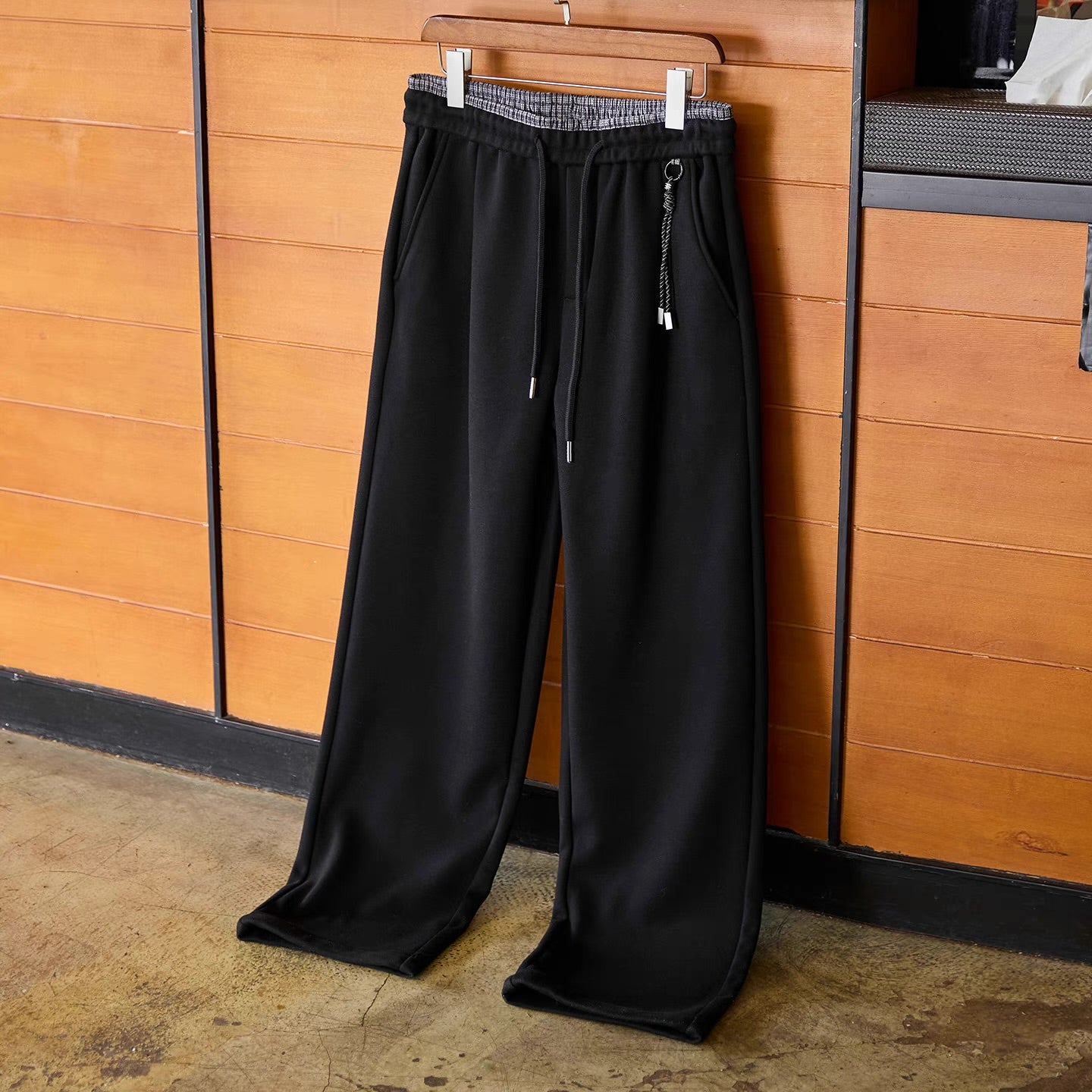 裏起毛 ロープチャーム付 カジュアルパンツ（2Colors）251027