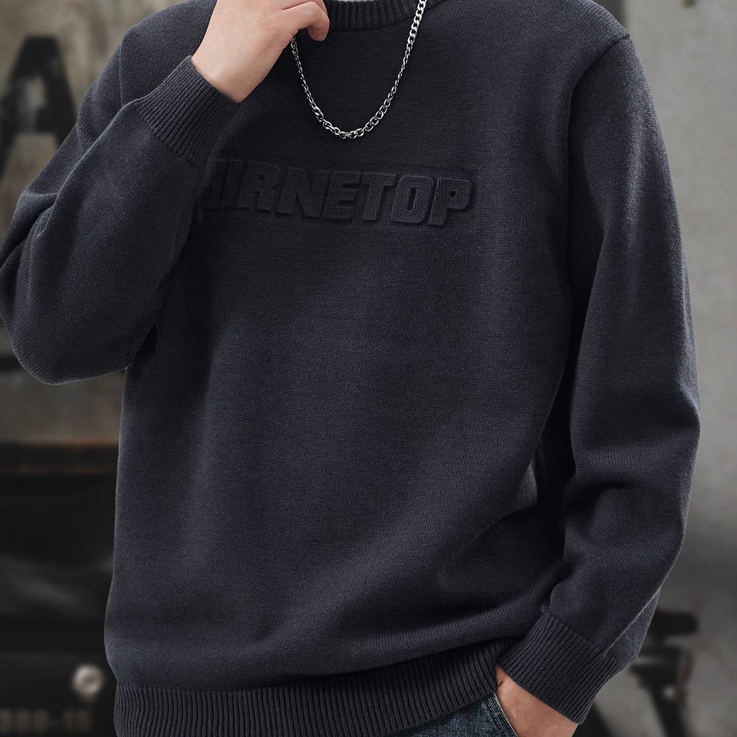 立体ロゴ ニットプルオーバー（1Color）251075