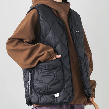 Vネック ビッグポケット付 ダウンベスト（2Colors）250985