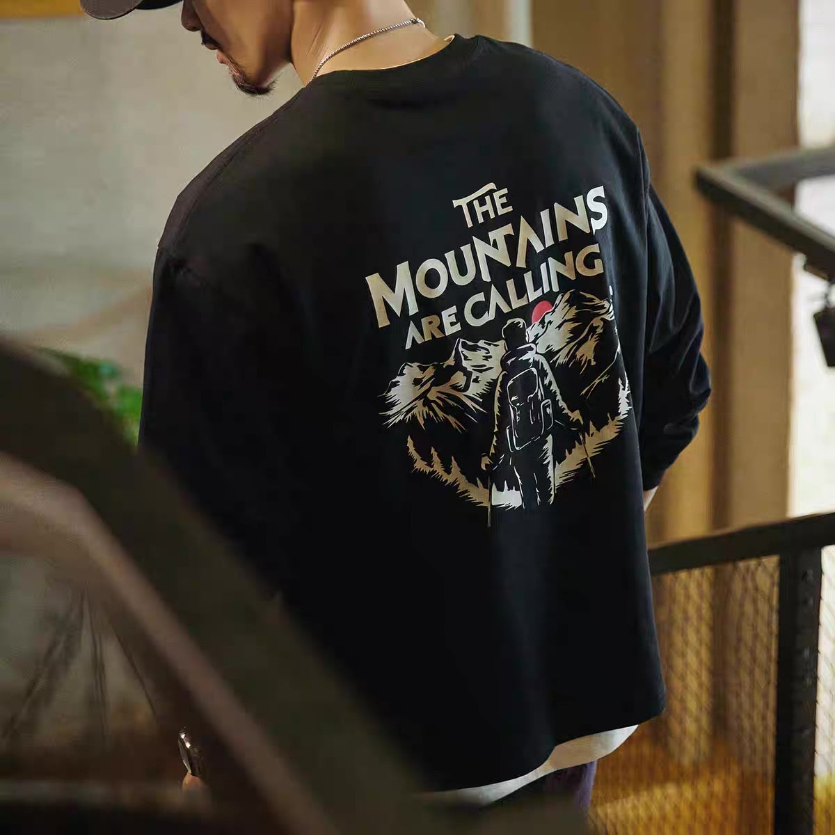 アクセントカラー バックプリント長袖Tシャツ（1Color）250728