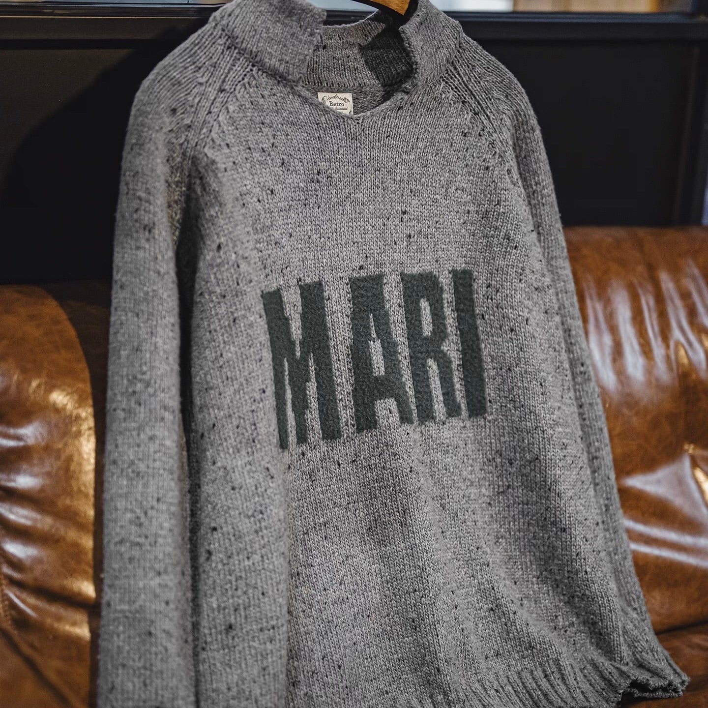 スタンドカラー ロゴニットプルオーバー（1Color）250987