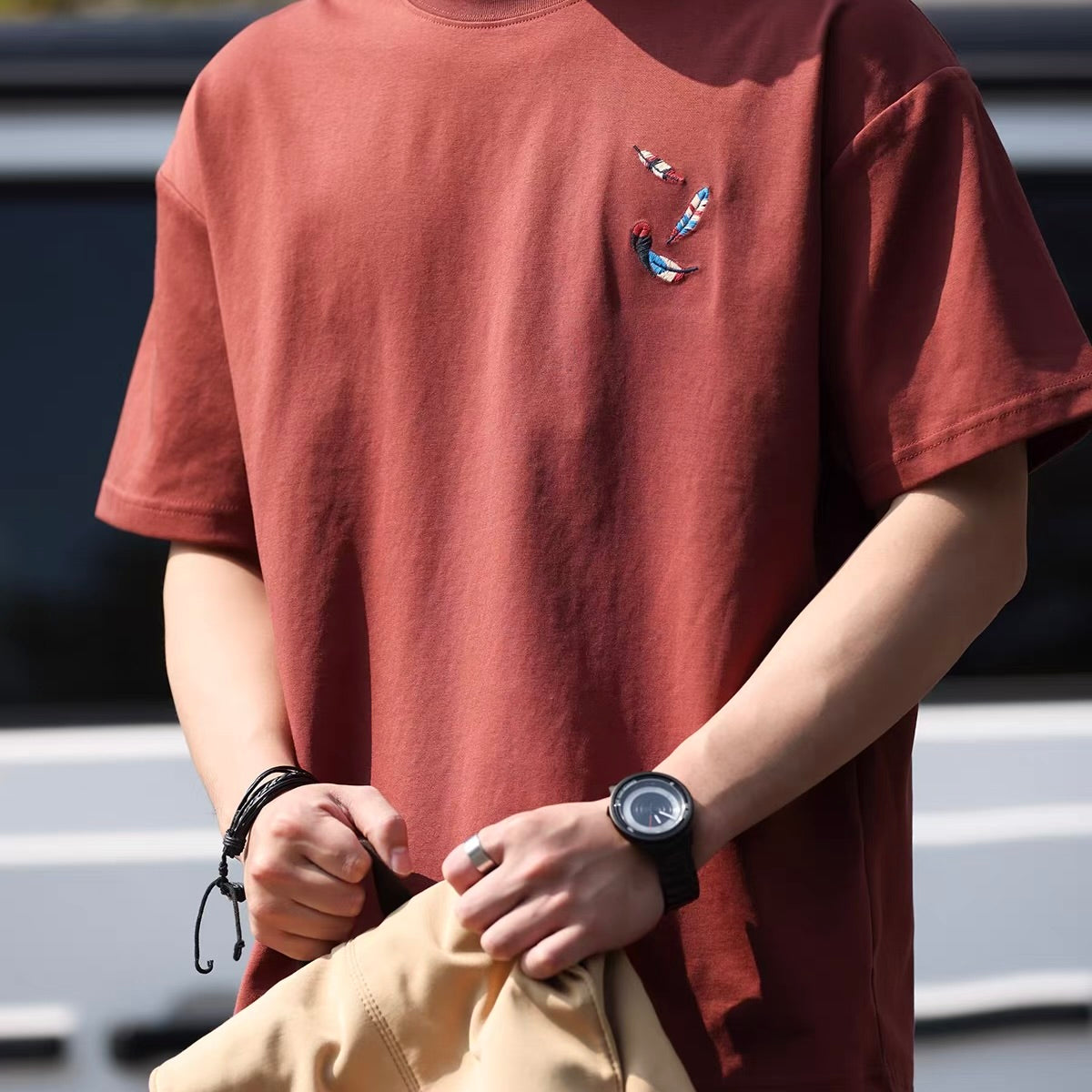 羽モチーフ 刺繍入りTシャツ（3Colors）260630