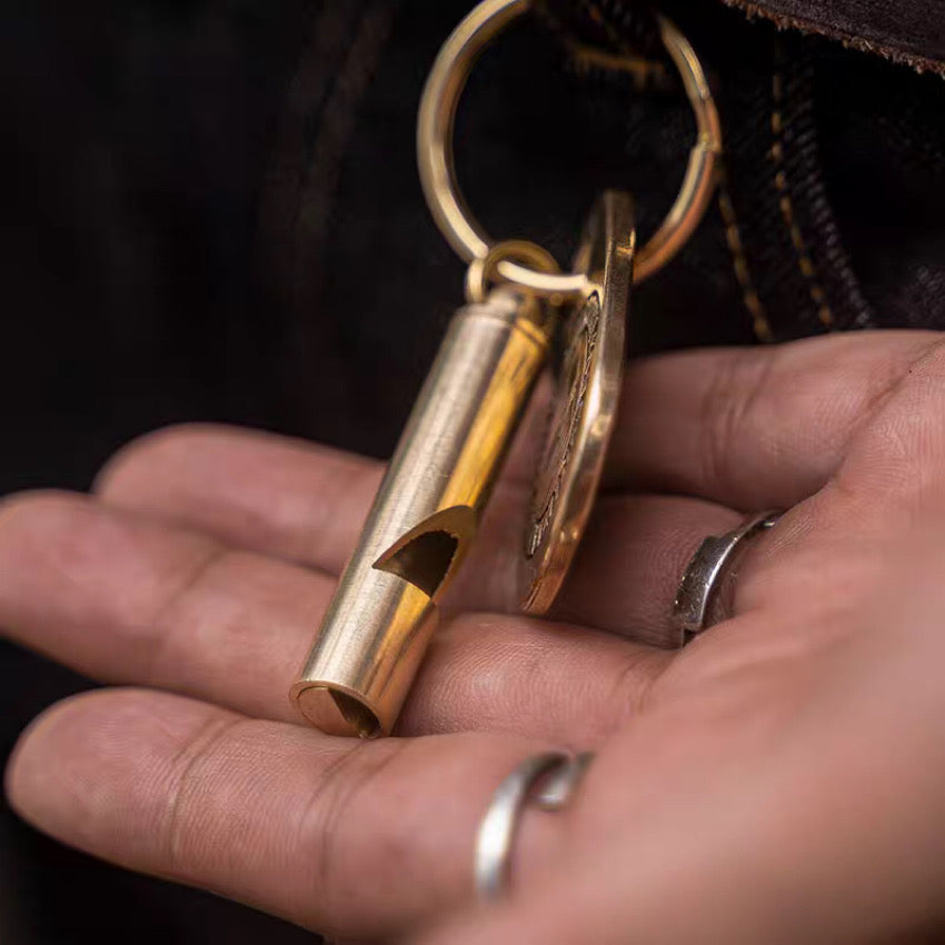 ヴィンテージ 真鍮 軍笛 キーホルダー（2Colors）240105 – Champyee