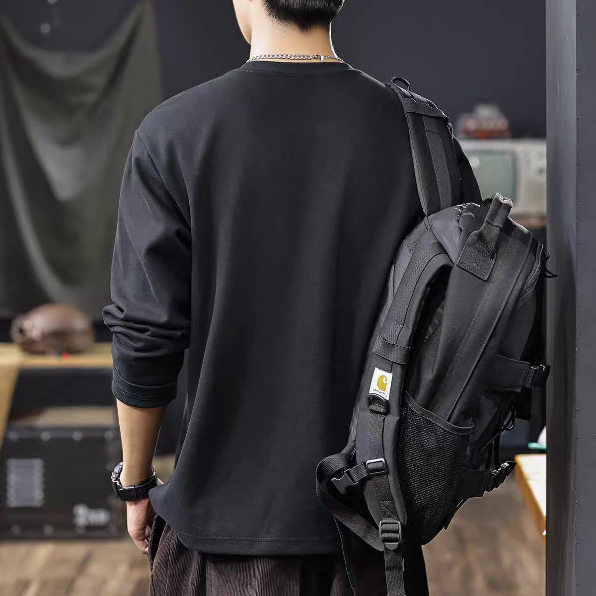 V字カット シンプル 長袖Tシャツ（2Colors）250726