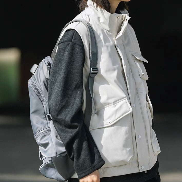 マルチポケット付 スタンドカラーダウンベスト（2Colors）251029