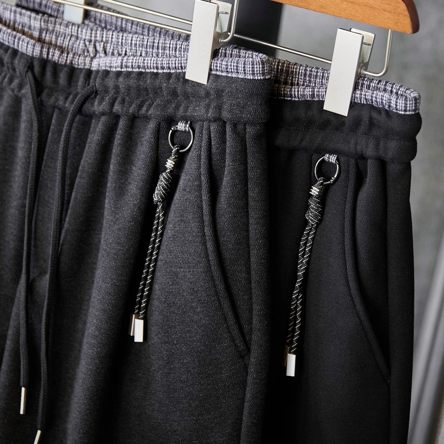 裏起毛 ロープチャーム付 カジュアルパンツ（2Colors）251027