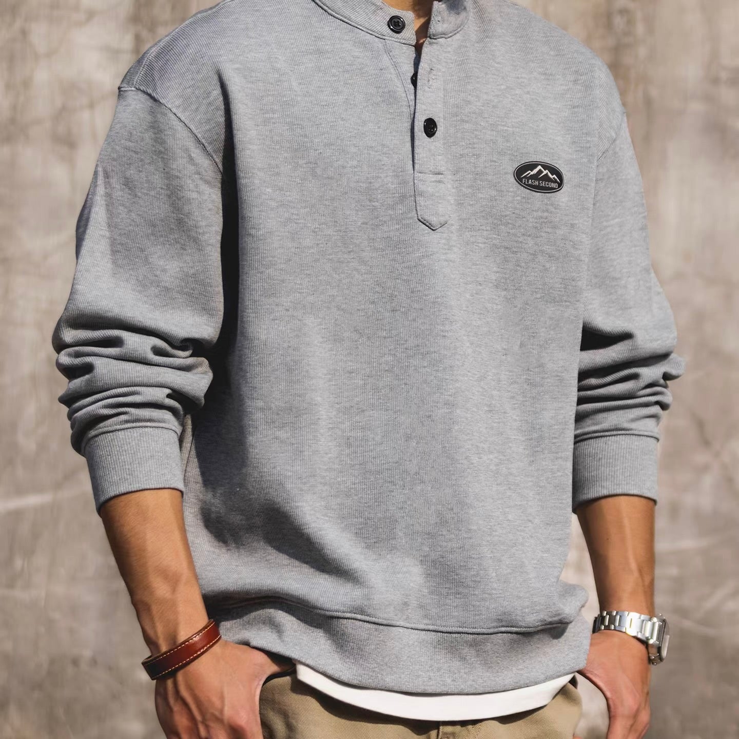 マウンテンロゴ ヘンリーネック スウェットプルオーバー（3Colors）260121