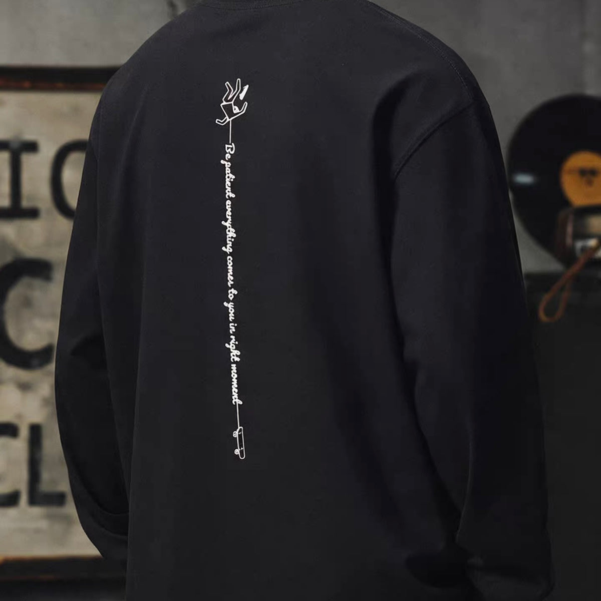 スケーターモチーフ 長袖Tシャツ（1Color）260784
