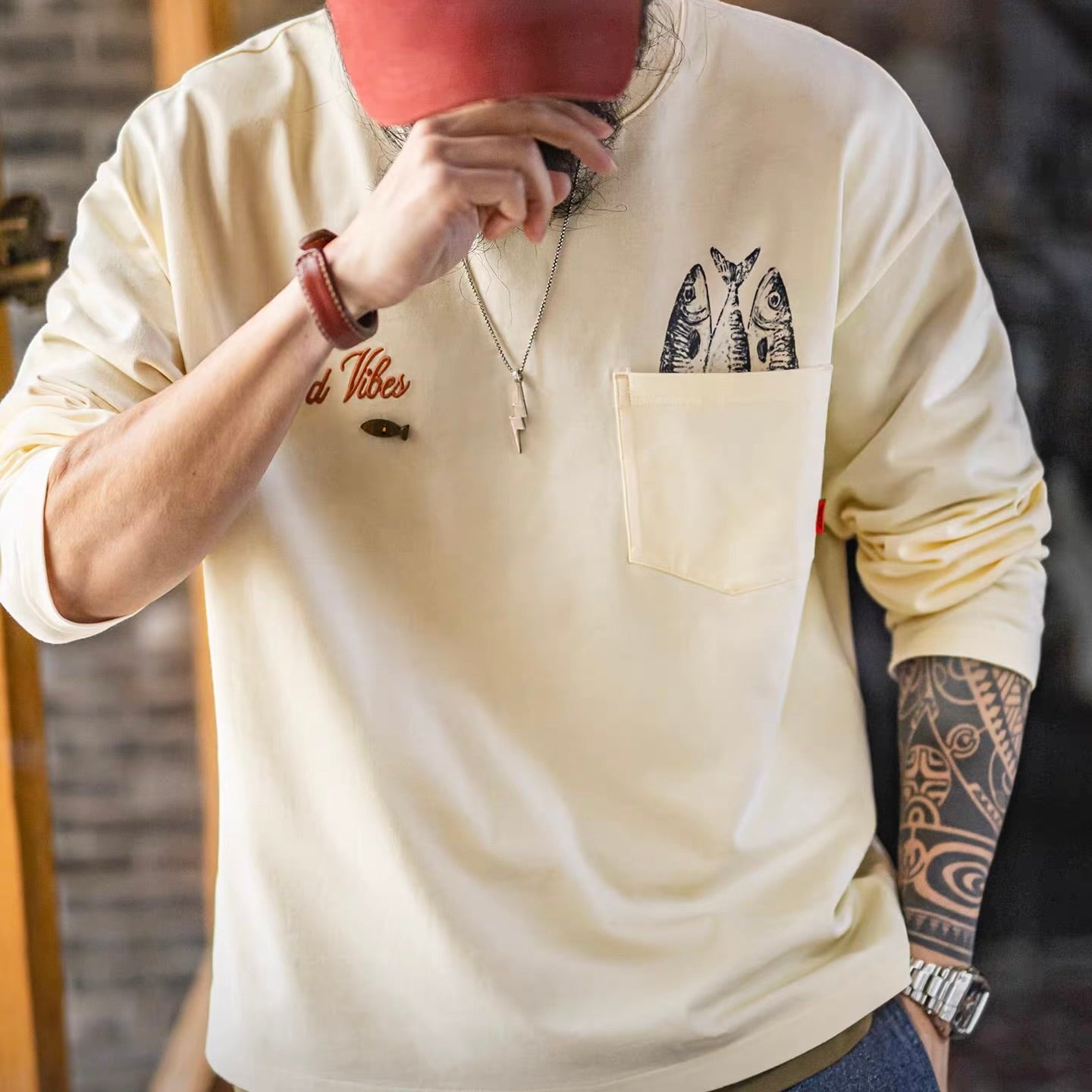 刺繍 胸ポケット付 プリントTシャツ（1Color）260181