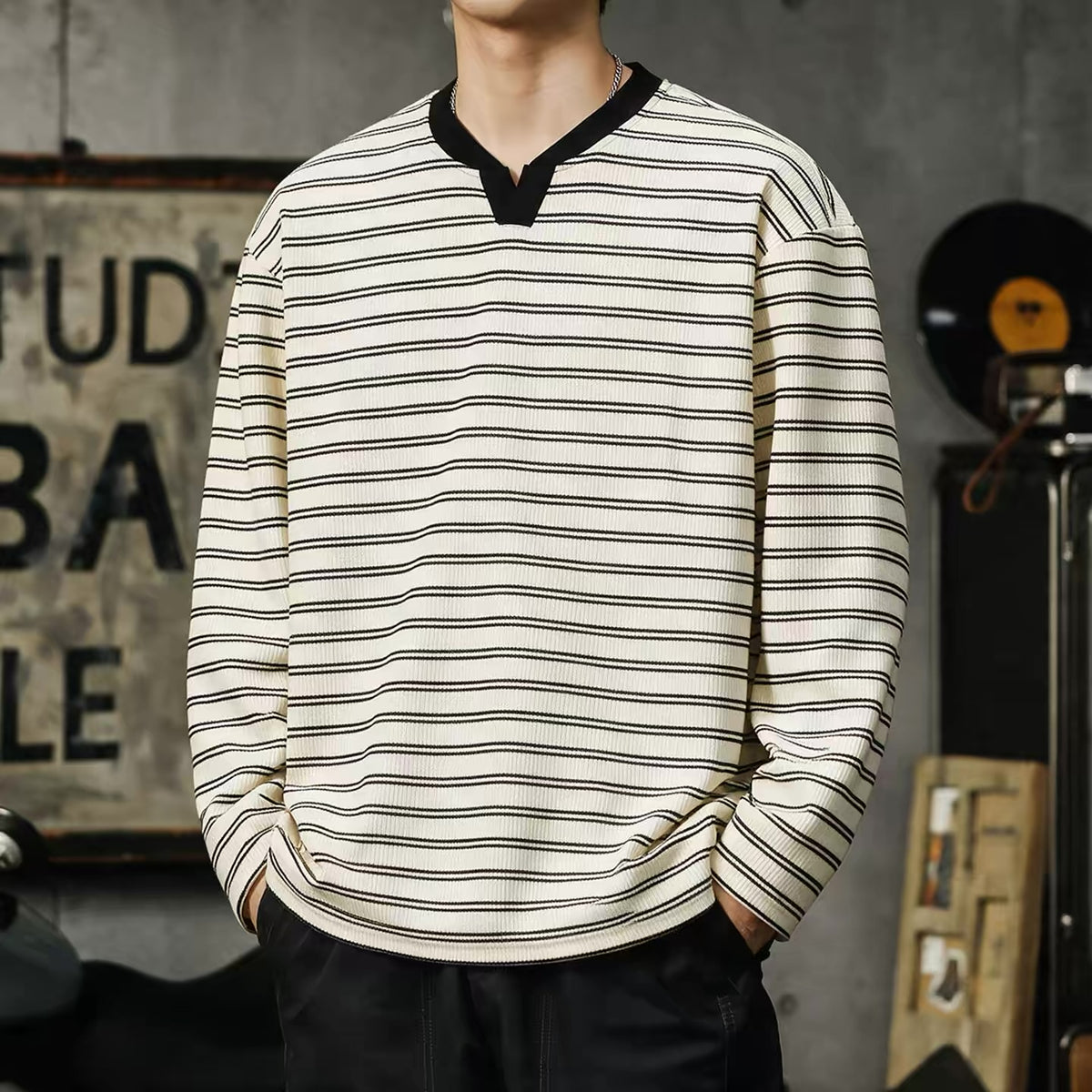 リラックス ボーダー VネックTシャツ（2Colors）260765