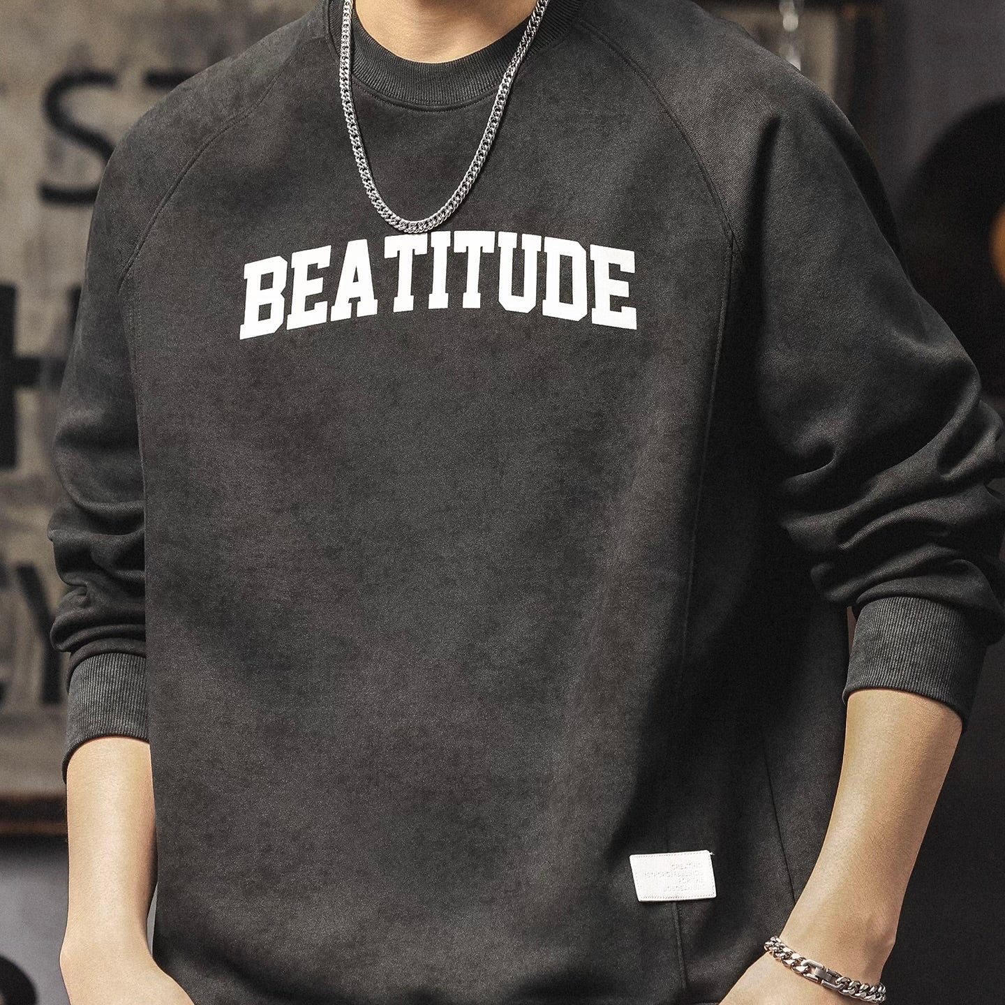 ラグランスリーブ ロゴスウェットプルオーバー（4Colors）251017