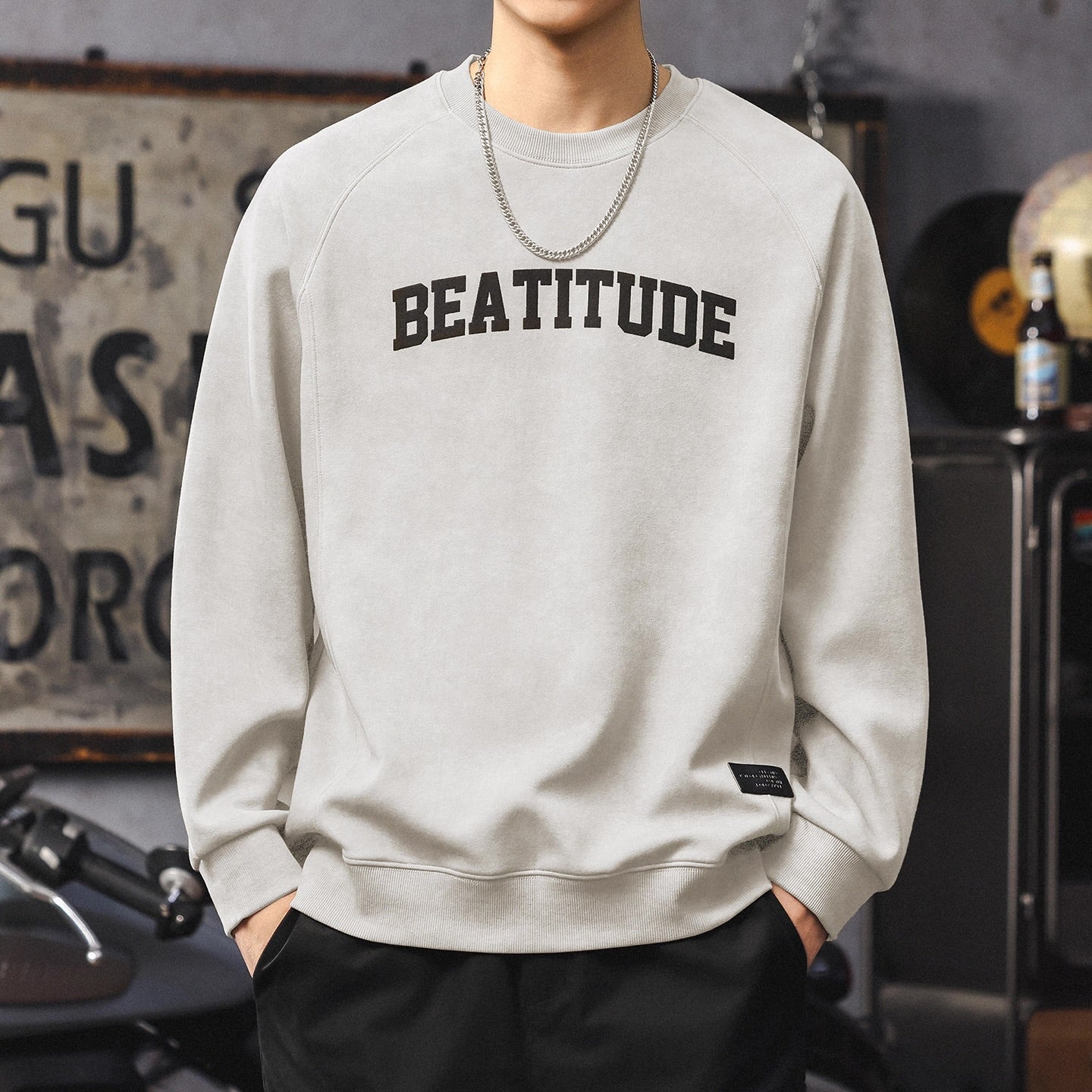 ラグランスリーブ ロゴスウェットプルオーバー（4Colors）251017