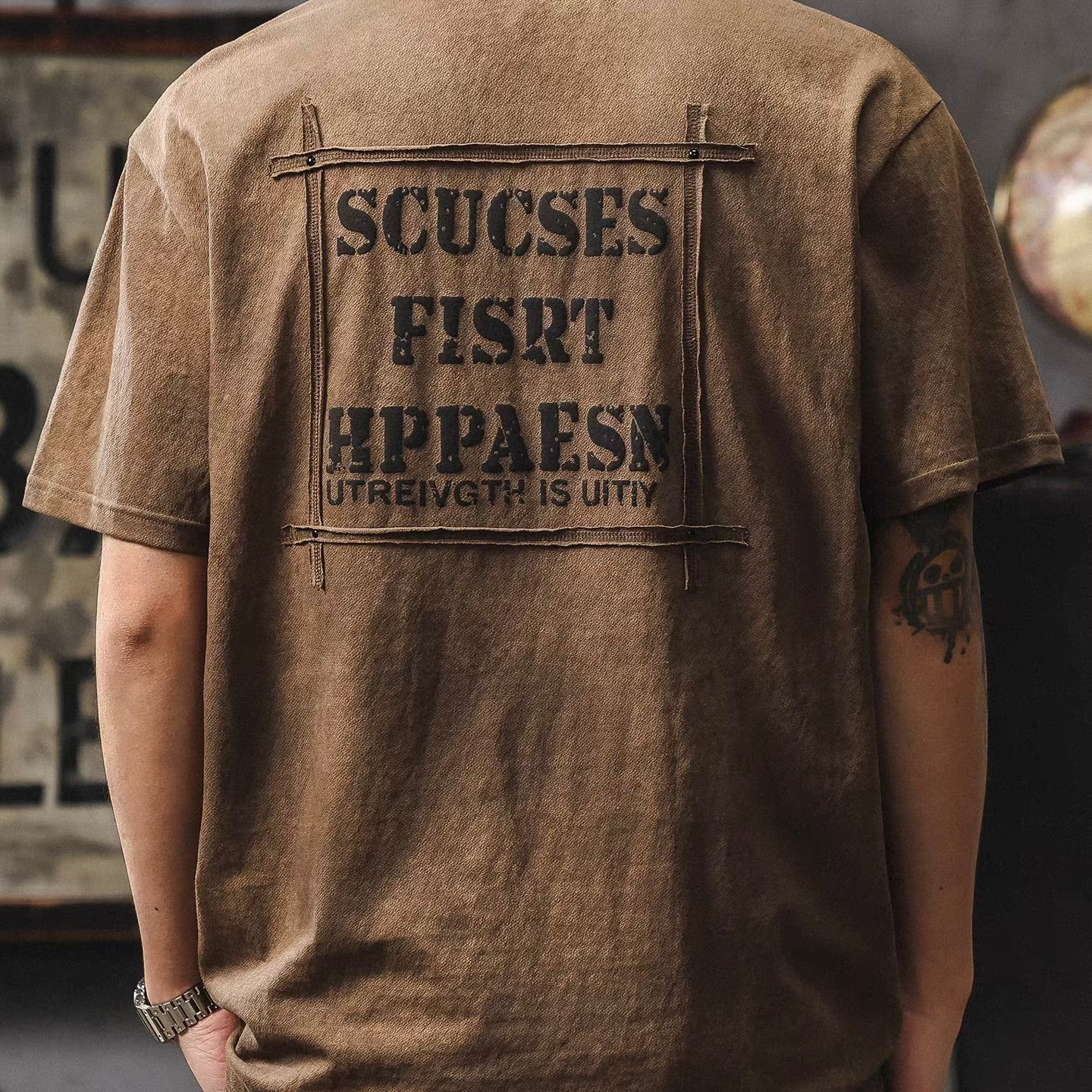 ウォッシュ加工 レタープリントTシャツ（2Colors）260205