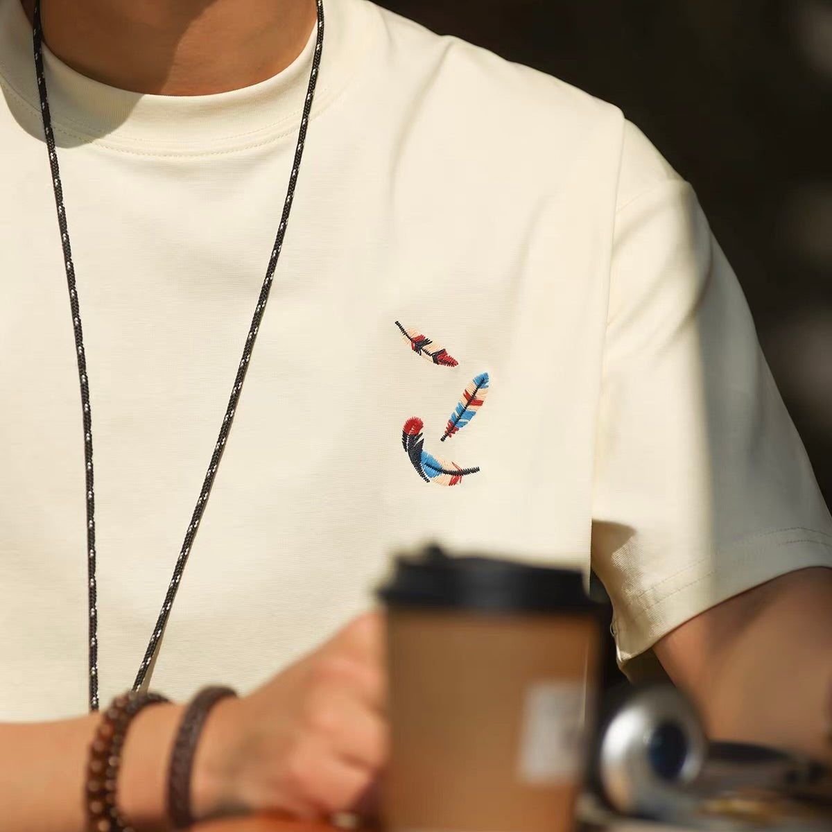羽モチーフ 刺繍入りTシャツ（3Colors）260630