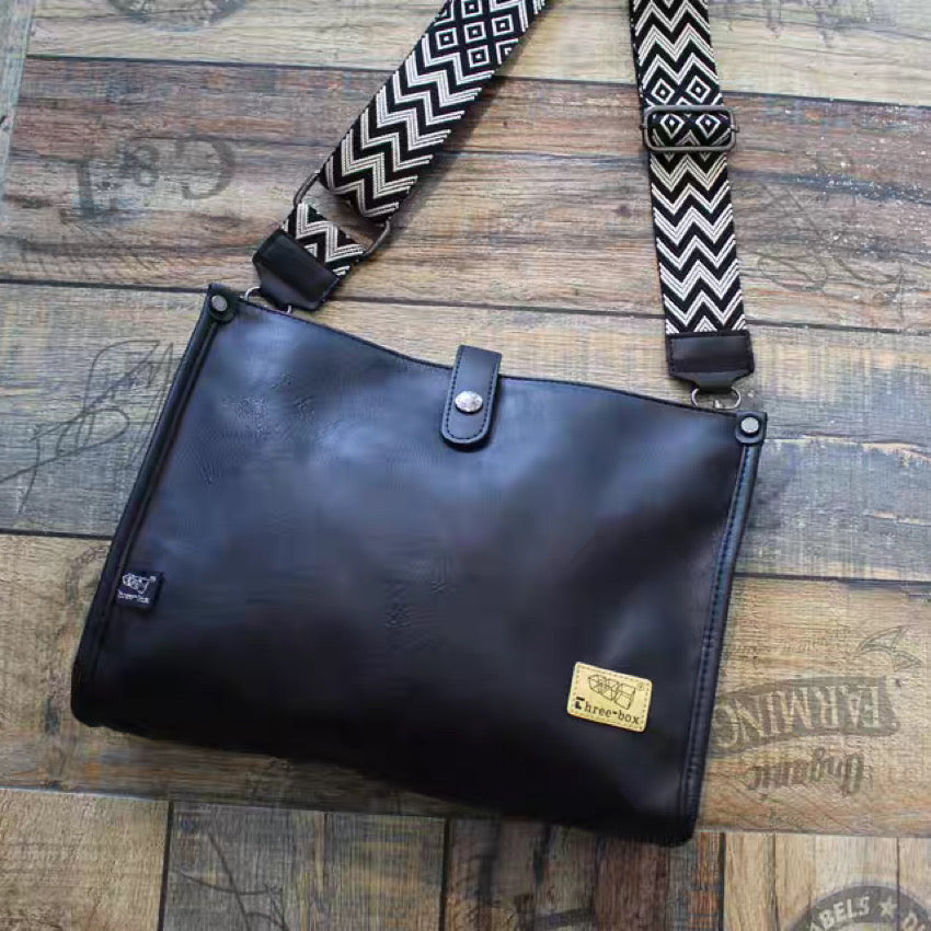 幾何学模様ストラップ ソフトレザー調 スクエア ショルダーバッグ