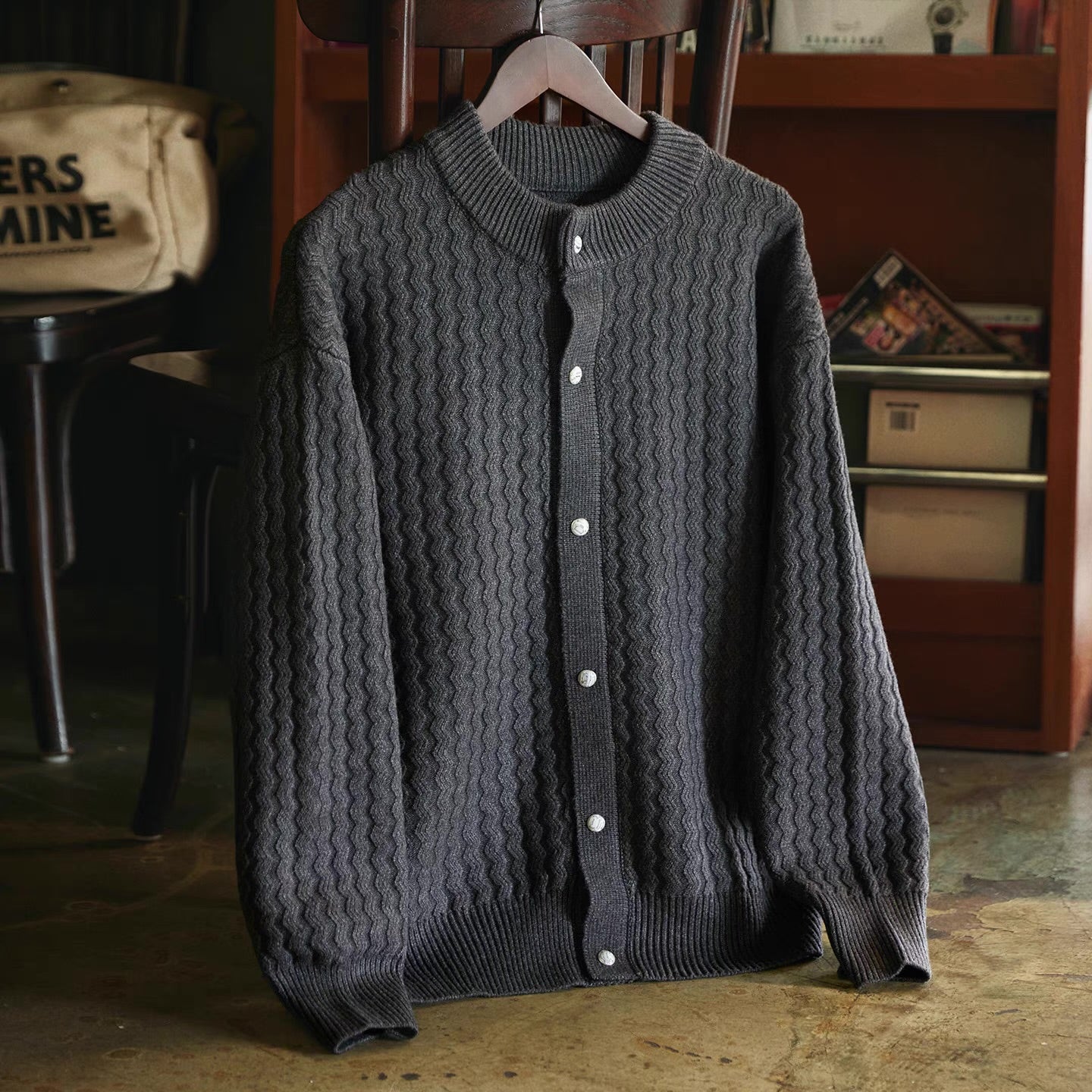 ウェーブデザイン ラウンドネック カーディガン（3Colors）250977