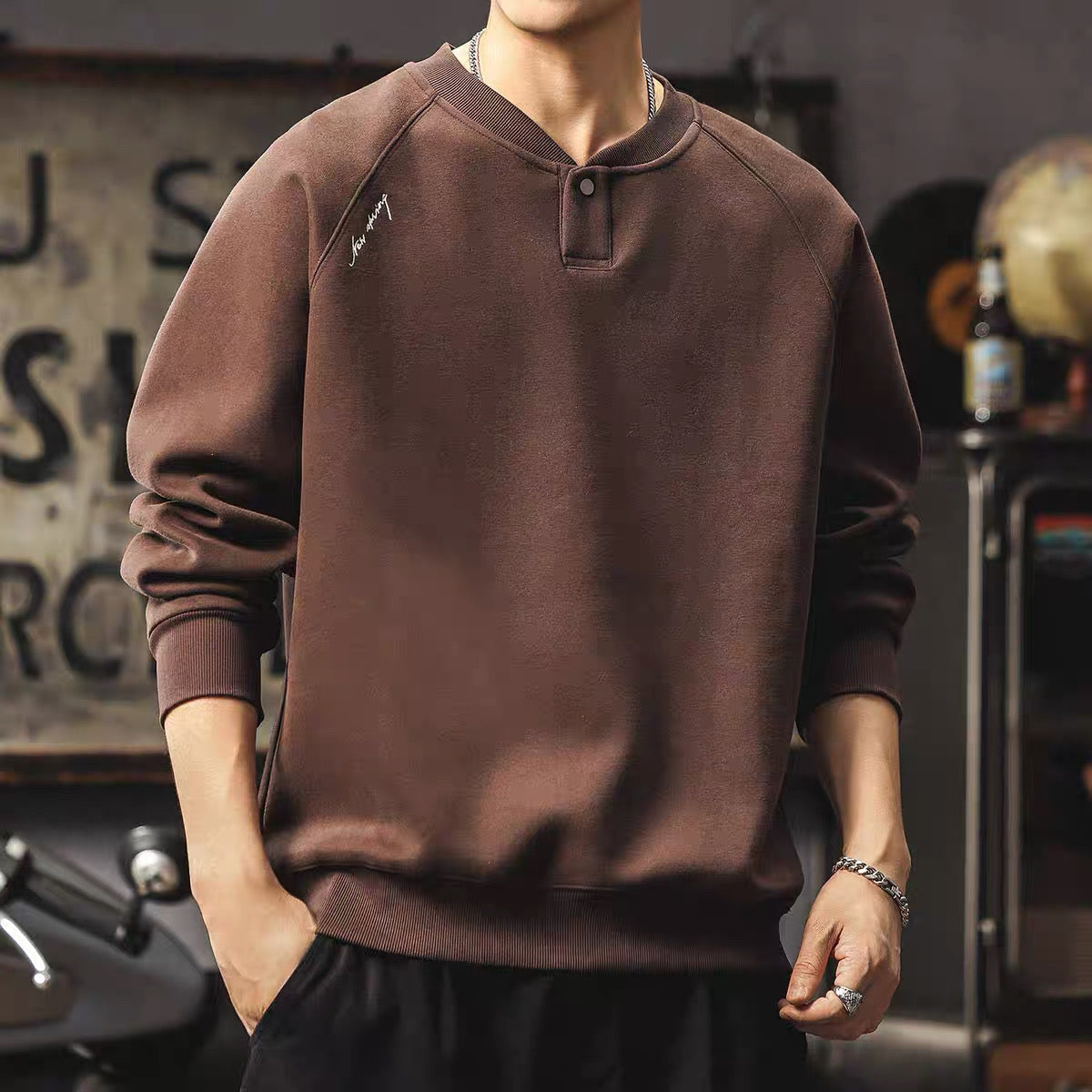 ワンポイントロゴ ヘンリーネック スウェット（2Colors）250846