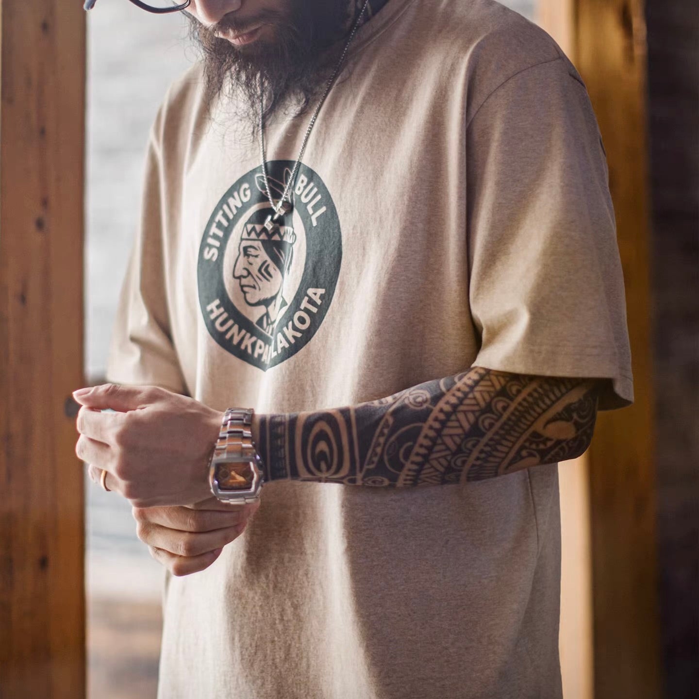 インディアンモチーフ 半袖Tシャツ（1Color）260508