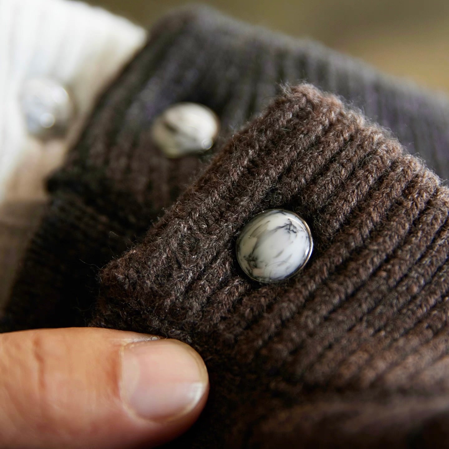 ウェーブデザイン ラウンドネック カーディガン（3Colors）250977