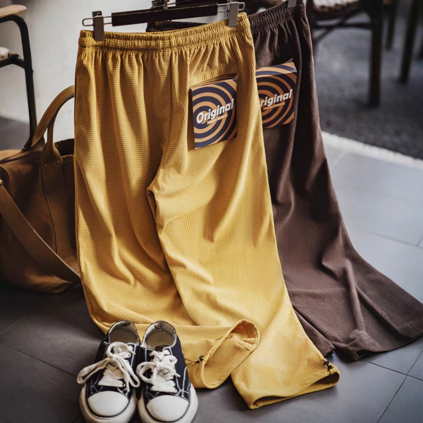 裾ドローコード テクスチャー リラックスパンツ（2Colors）260133