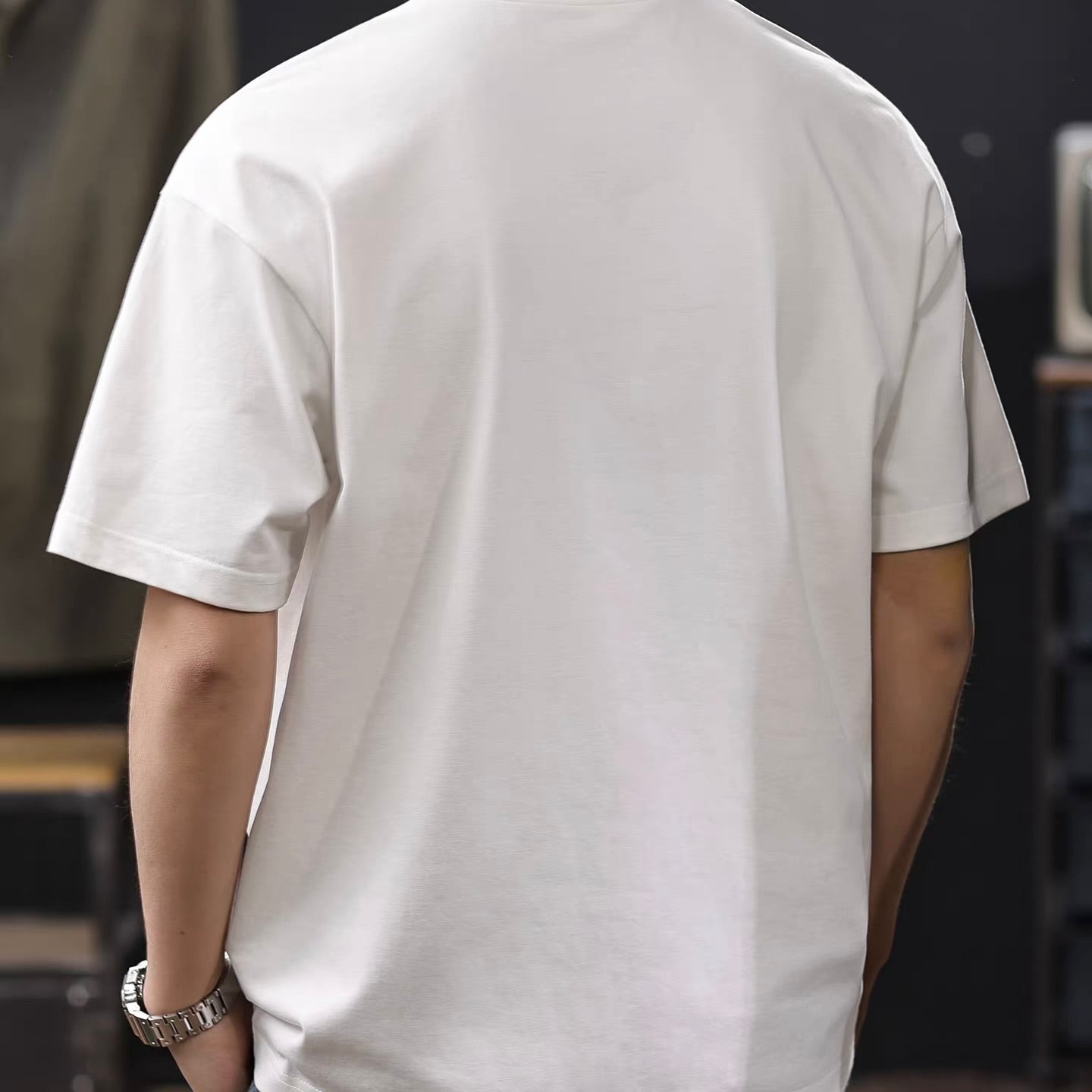 刺繍入り 半袖Tシャツ（1Color）260379