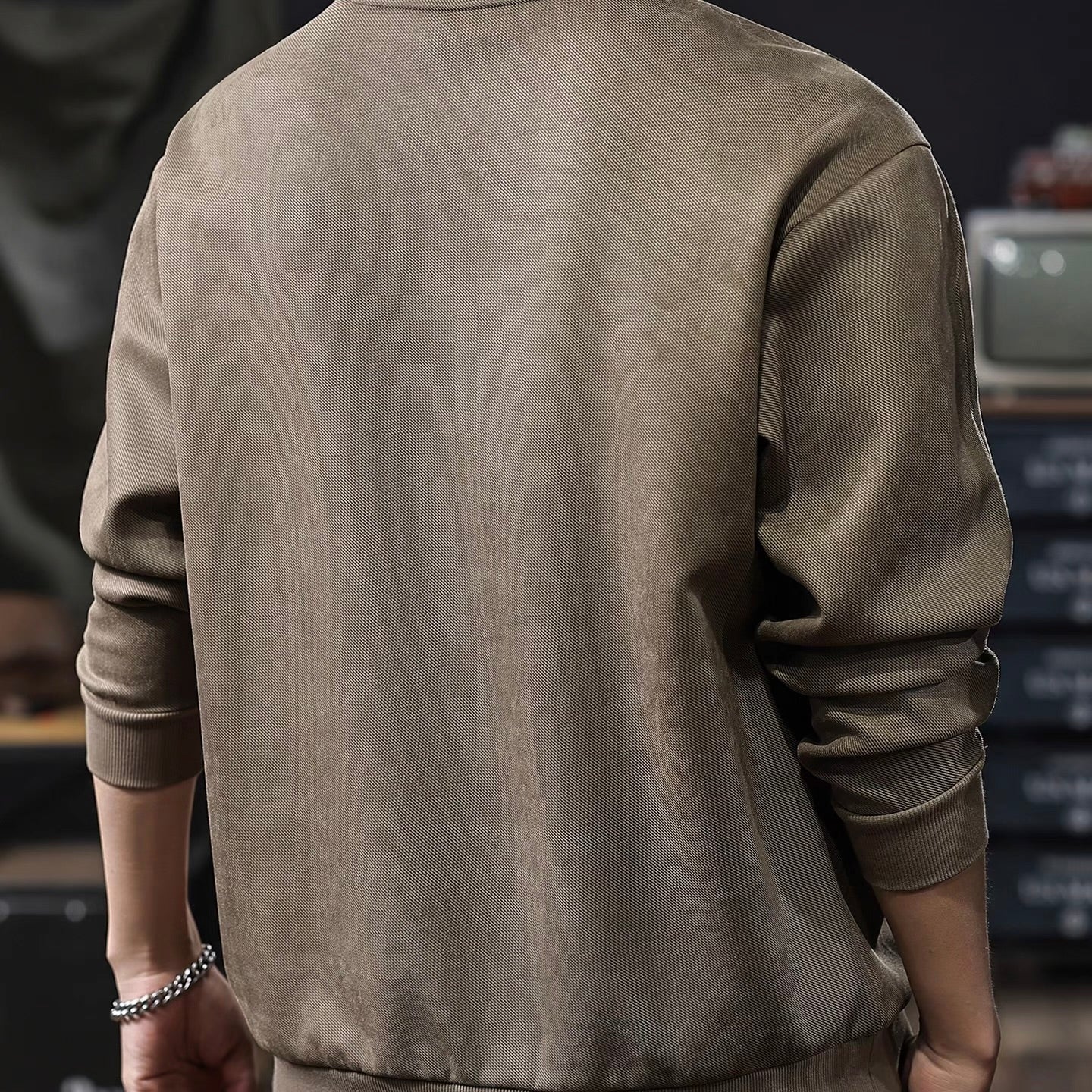 シンプル ロゴ付 スウェットプルオーバー（3Colors）251008