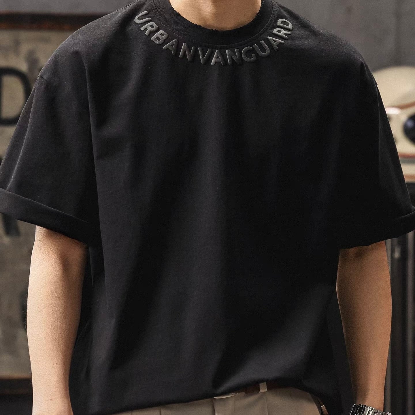 ダメージ ネックロゴ Tシャツ（2Colors）260254